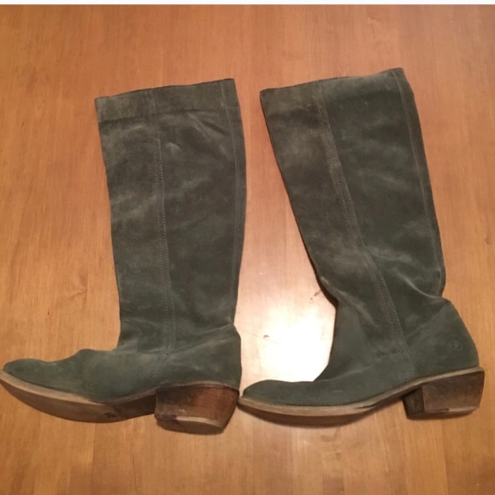 Grey suede boots!